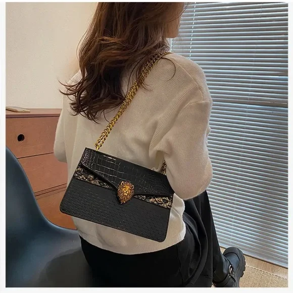 Unbranded Elegant Black Snake-Print Bag w/  Golden Lion Head & Golden Chain-NIP - Picture 8 of 16